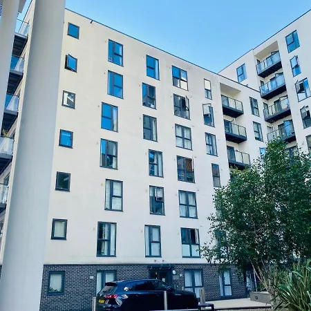 Cloud9Sa At The Nankeville Woking Exterior photo