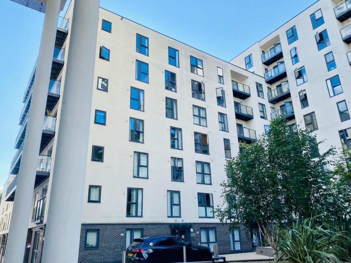 Cloud9sa At The Nankeville Apartment Woking